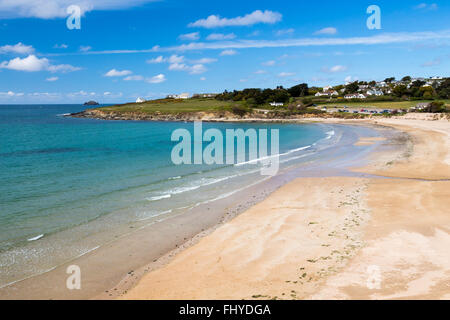 La magnifique plage de sable fin à la baie de Daymer situé sur la rivière près de l'estuaire de Camel Rock et Padstow Cornwall England UK Banque D'Images