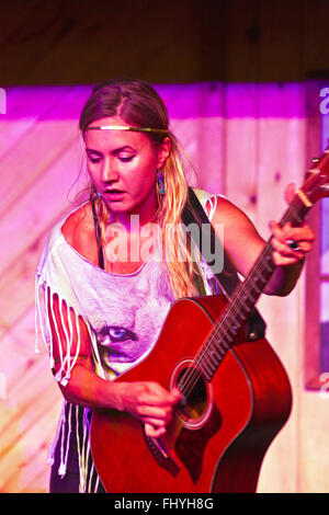 Le groupe folklorique suédois BASKERY effectue au quatre coins 2014 FOLK FESTIVAL - PAGOSA Springs, Colorado Banque D'Images