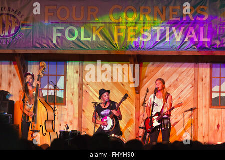Le groupe folklorique suédoise 2014 BASKERY EFFECTUE AU QUATRE COINS FOLK FESTIVAL - PAGOSA Springs, Colorado Banque D'Images