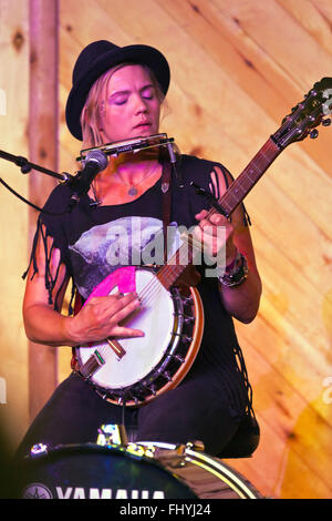 Le groupe folklorique suédois BASKERY EFFECTUE AU QUATRE COINS FOLK FESTIVAL 2014 - Colorado Banque D'Images