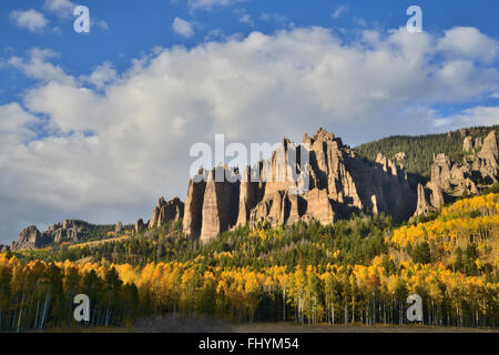 La couleur de l'automne le long de grandes scènes Cimarron Road jusqu'à l'argent et du réservoir d'Jack Col Owl Creek, à 20 miles au sud de l'autoroute 50 en Californie Banque D'Images