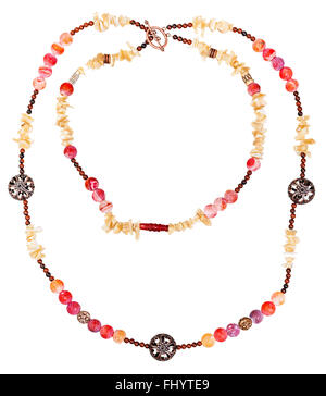 Deux chaînes de rose et de jaune collier de pierres naturelles Agate Rose (veines du Dragon, corne, coquillages, perles d'obsidienne mahogany un Banque D'Images