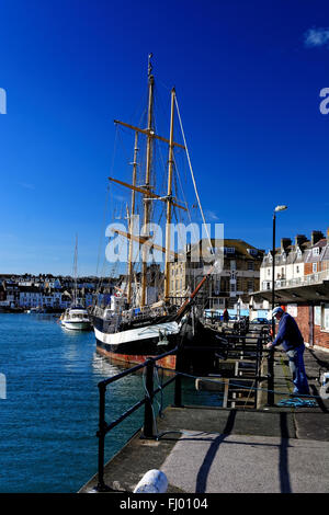 Le quai de Weymouth, Royaume-Uni, est un havre pour les navires à quai et de repos comme le clipper 'Pelican de Londres ;. Banque D'Images