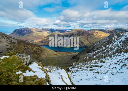 Vue d'hiver du haut Stile crête au-dessus de la Lande vers Robinson et Grassmoor dans le Parc National du Lake District, Cumbria, Royaume-Uni Banque D'Images