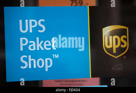 Markenname : 'UPS United Parcel Service', Berlin. Banque D'Images