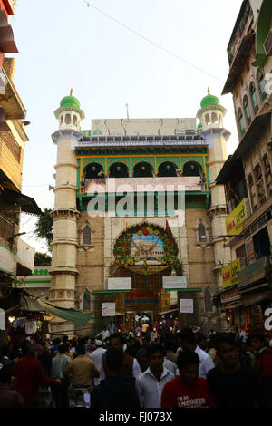 13 févr. 2016. Nizam Embarquement au dargah, tombeau de saint Soufi Hazrat Khwaja Gharib Nawaz dans Ajmer au Rajasthan en Inde. Banque D'Images