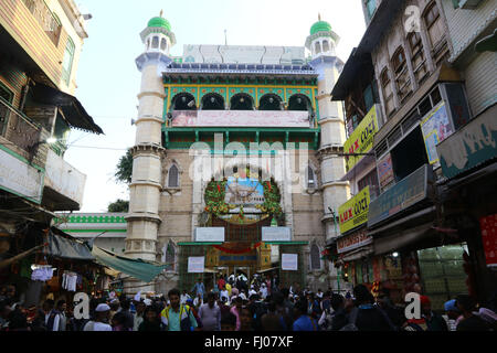 13 févr. 2016. Nizam Embarquement au dargah, tombeau de saint Soufi Hazrat Khwaja Gharib Nawaz dans Ajmer au Rajasthan en Inde. Banque D'Images