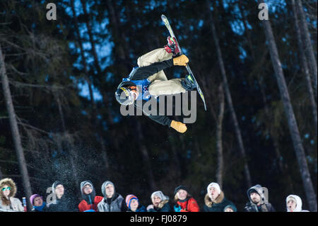 Oslo, Norvège. 26 Février, 2016 Le 2016 Winter X Games est arrivé à Oslo cette année, de sorte que les athlètes du monde entier de la ville norvégienne. L'événement se concentre sur les sports d'hiver, comme le ski et le snowboard. Sur la photo dans la compétition finale SuperPipe Hommes à Wylland est médaillé de bronze, Chase Josey Matthew James / Alamy Live News Banque D'Images