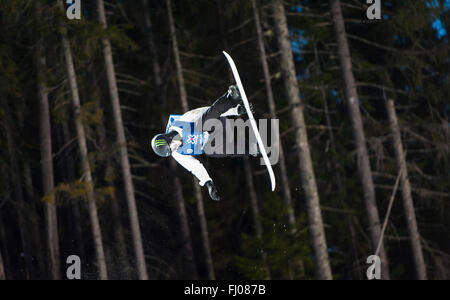 Oslo, Norvège. 26 Février, 2016 Le 2016 Winter X Games est arrivé à Oslo cette année, de sorte que les athlètes du monde entier de la ville norvégienne. L'événement se concentre sur les sports d'hiver, comme le ski et le snowboard. Sur la photo dans la compétition finale SuperPipe Hommes à Wylland Iouri Podladtchikov, médaillé d'argent est Matthew James / Alamy Live News Banque D'Images