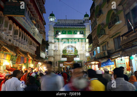 13 févr. 2016. Nizam Embarquement au dargah, tombeau de saint Soufi Hazrat Khwaja Gharib Nawaz dans Ajmer au Rajasthan en Inde. Banque D'Images