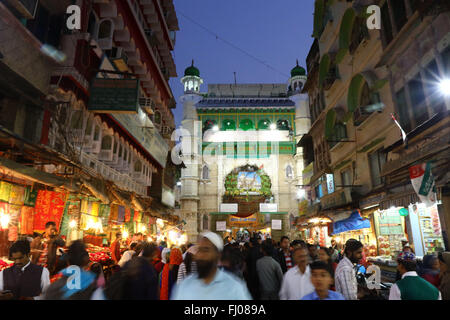 13 févr. 2016. Nizam Embarquement au dargah, tombeau de saint Soufi Hazrat Khwaja Gharib Nawaz dans Ajmer au Rajasthan en Inde. Banque D'Images