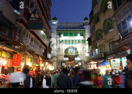 13 févr. 2016. Nizam Embarquement au dargah, tombeau de saint Soufi Hazrat Khwaja Gharib Nawaz dans Ajmer au Rajasthan en Inde. Banque D'Images