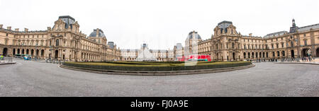 Louvre Cour et façade avant, vue de : Cour Carree. Panorama. Banque D'Images