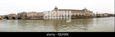 Musée d'Orsay (Musée d'Orsay), un musée sur la rive gauche de la Seine. Paris, France. Panorama. Banque D'Images