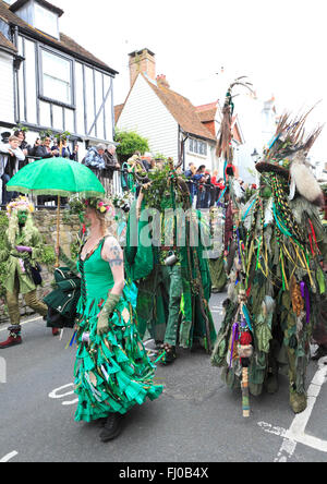 Jack Hastings-dans-le vert, le Premier Mai jour férié annuel procession, East Sussex, England, UK Banque D'Images