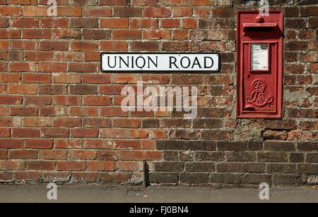 Union Road poster box dans la ville de Lincoln Lincolnshire Angleterre GB Royaume-Uni 2015 Banque D'Images