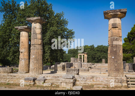 Olympie, Péloponnèse, Grèce. Ancienne Olympie. Restes du Temple de Héra, datant de la fin du 7ème siècle avant JC. Banque D'Images