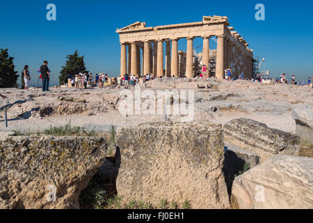 Athènes, Attique, Grèce. Le Parthénon sur l'Acropole. L'acropole d'Athènes est un UNESCO World Heritage Site. Banque D'Images