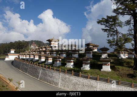 Dochula pass, dans l'Himalaya, sur la route de Thimpu à Punakha Banque D'Images