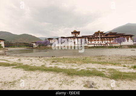 Dzong de Punakha Dzong, le 2ème à être construit au Bhoutan et il a servi comme capitale et siège du gouvernement jusqu'à la mi-1950. Banque D'Images