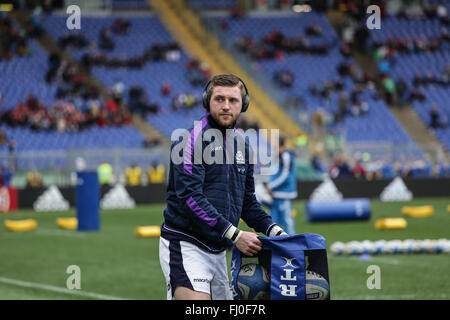 Rome, Italie.27er février 2016. Voler la moitié écossais Finn Russell durant le réchauffage au cours de l'Italie contre l'Ecosse dans le tournoi des Six Nations©Massimiliano Carnabuci/Alamy news Banque D'Images