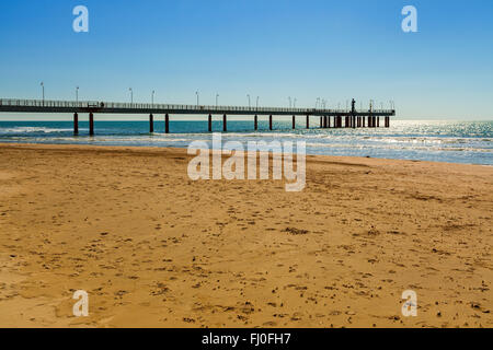 Tonfano pier vue sur la plage Banque D'Images