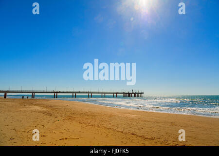 Tonfano pier vue sur la plage Banque D'Images