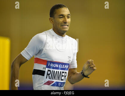 EIS Sheffield, Sheffield, Royaume-Uni. Feb 27, 2016. La piscine d'Athlétisme le premier jour. Michael Rimmer menant sa chaleur du 800m. Credit : Action Plus Sport/Alamy Live News Banque D'Images