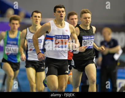 EIS Sheffield, Sheffield, Royaume-Uni. Feb 27, 2016. La piscine d'Athlétisme le premier jour. Guy Learmonth dirige sa chaleur du 800m. Credit : Action Plus Sport/Alamy Live News Banque D'Images