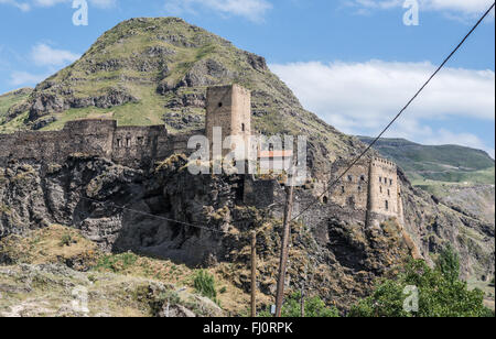 La forteresse de Khertvisi vu de la route de Vardzia monastère de la grotte dans le district de la région de Samtskhe-Javakheti, Aspindza, Géorgie Banque D'Images