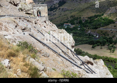 Monastère de la grotte Vardzia, exhumés dans les pentes de la région de Samtskhe-Javakheti, Erusheti Mountain, Géorgie Banque D'Images