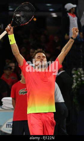 Dubaï. Feb 27, 2016. Stanislas Wawrinka de Suisse célèbre après avoir remporté l'ATP Dubai Duty Free Tennis Championships le 27 février 2016. Stanislas Wawrinka a gagné 2-0 et a réclamé le titre. Crédit : Li Zhen/Xinhua/Alamy Live News Banque D'Images