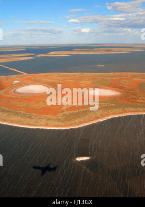 Ombre d'avion pour atterrir à Onslow, région du Pilbara, Australie occidentale Banque D'Images