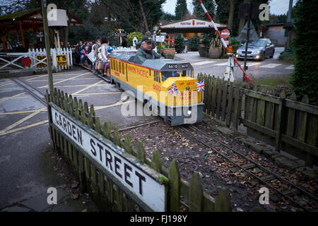 Poynton Cherchez le chemin de fer miniature centre convenu dans Cheshire attraction familiale fun Voyages Voyages touristiques Voyages touris Banque D'Images