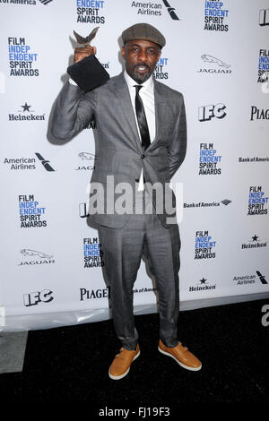 Santa Monica, CA, USA. Feb 27, 2016. 27 février 2016 - Santa Monica, Californie - Idris Elba. 31e Annual Film Independent Spirit Awards - Salle de presse tenue à la jetée de Santa Monica. Crédit photo : Byron Purvis/AdMedia Crédit : Byron Purvis/AdMedia/ZUMA/Alamy Fil Live News Banque D'Images