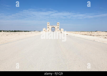 À la porte d'une ferme dans le désert du Qatar, au Moyen-Orient Banque D'Images