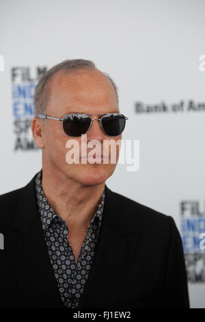 Santa Monica, Los Angeles, Californie, USA. Feb 27, 2016. L'acteur Michael Keaton arrive à la 31e annual Film Independent Spirit Awards dans une tente sur la plage de Santa Monica à Santa Monica, Los Angeles, USA, le 27 février 2016. Photo : Hubert Boesl - PAS DE SERVICE DE FIL - Crédit photo : dpa alliance/Alamy Live News Banque D'Images