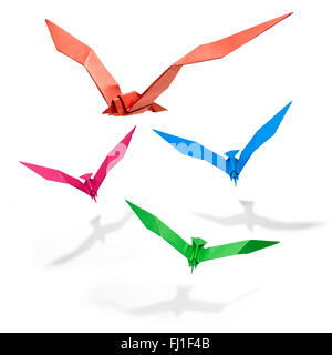Groupe d'oiseaux en Origami, il y a un chemin pour chaque oiseau. Banque D'Images