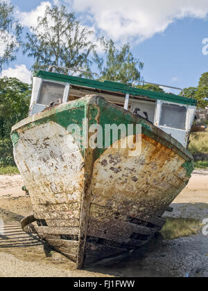 Mozambique Inhambane bateau dhow mis à la terre Banque D'Images