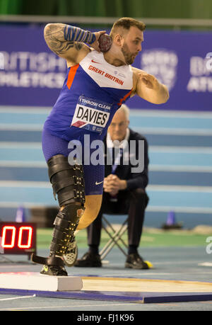 EIS Sheffield, Sheffield, Royaume-Uni. 28 Février, 2016. La piscine d'athlétisme de la deuxième journée. Aled Davies (Cardiff) au cours de la Men's Lancer du poids final. Credit : Action Plus Sport/Alamy Live News Banque D'Images