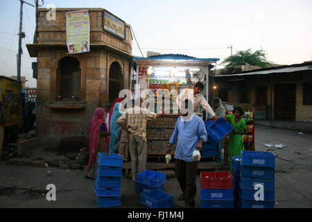 Boutique dans une rue de Jaisalmer, Inde Banque D'Images