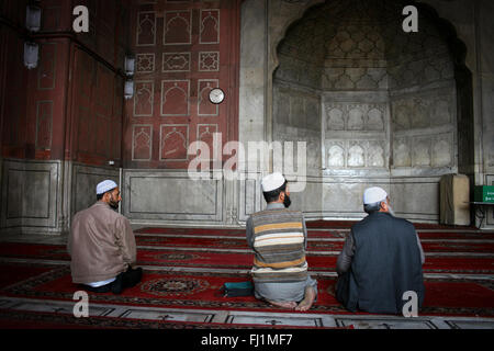 Les musulmans priaient à Jama Masjid (grande mosquée) de vieux Delhi , Inde Banque D'Images