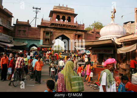 Foule à Sardar Market , Jodhpur, Rajasthan, India Banque D'Images