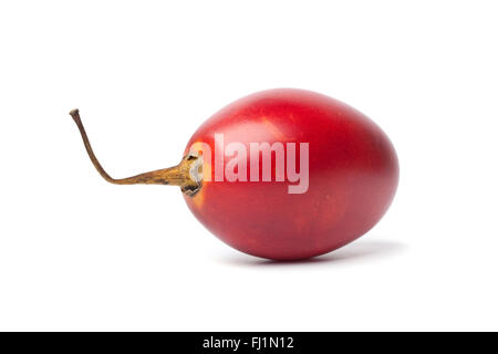 Un seul ensemble de fruits frais Tamarillo sur fond blanc Banque D'Images