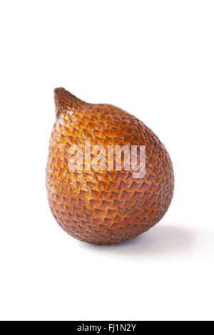 Un seul poisson frais entier snakefruit sur fond blanc Banque D'Images