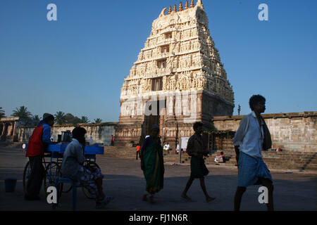 Début de la lumière du matin sur Chennakeshava temple, Belur, Inde Banque D'Images