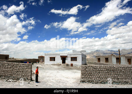 Chambre simple classique au Ladakh, Inde (l'architecture et le paysage de la vallée de l'Indus) Banque D'Images