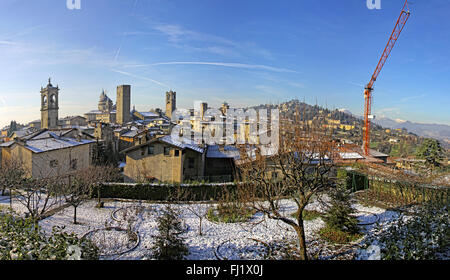 Vue panoramique de la vieille ville de Bergame en hiver, Italie Banque D'Images