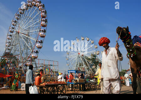 Pushkar mela juste chameau , personnes , Scène de rue et l'atmosphère Banque D'Images