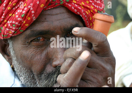 L'homme du Rajasthan avec turban dans Pushkar, Rajasthan Banque D'Images